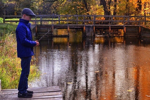 kids fishing