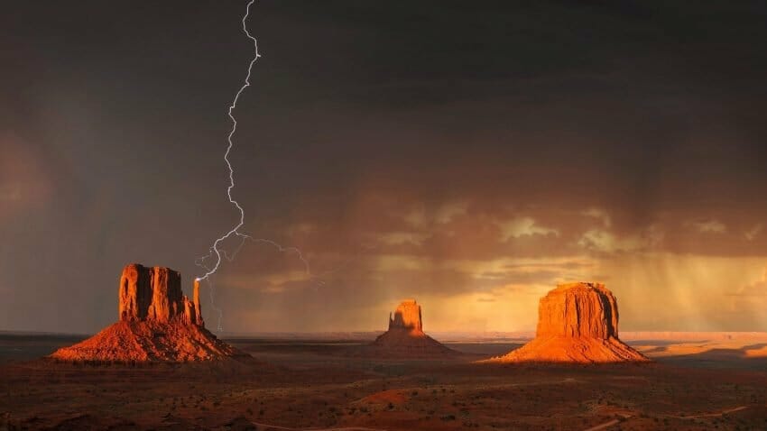 monument-valley-in-utah-during-the-lightning-storm-338-medium