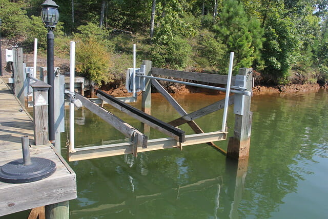 choose a boat lift