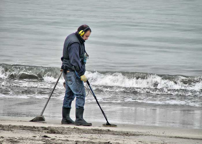 Beach Metal Detecting how to