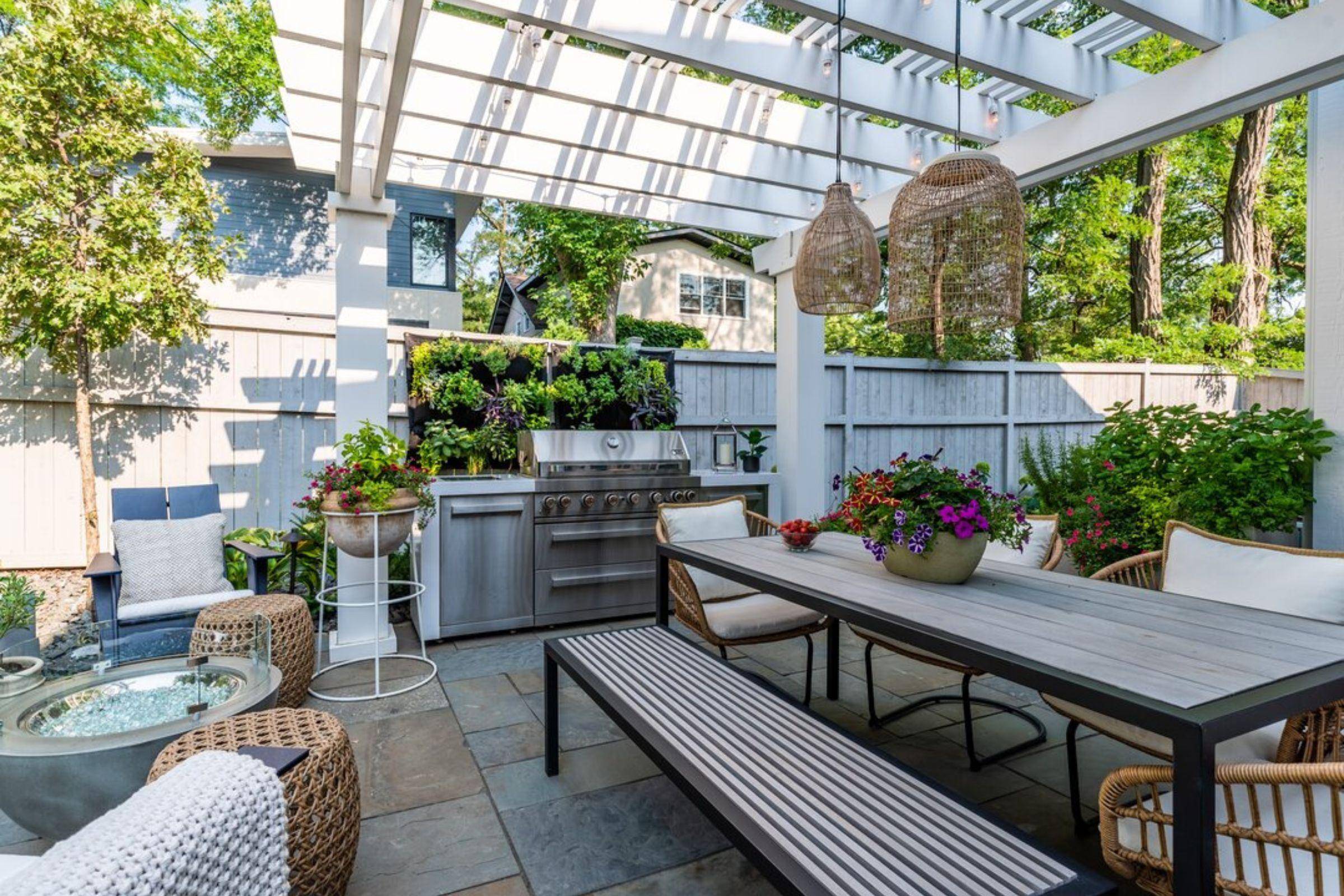 outdoor kitchen